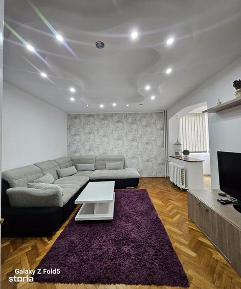 Apartament cu 3 camere decomandat în Central