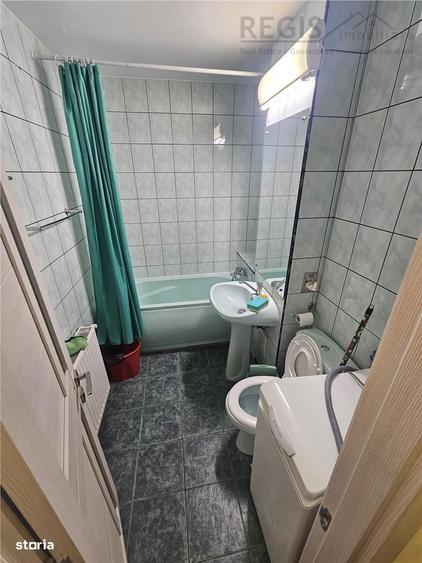 Apartament cu 2 camere, mobilat în Est