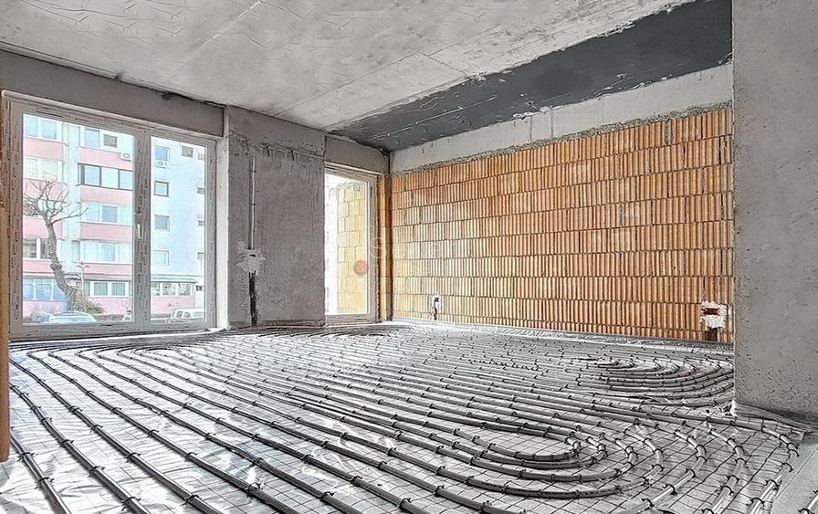 Apartament cu 3 camere decomandat în Noua