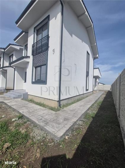 Casă cu 4 camere decomandat în Moșnița Veche