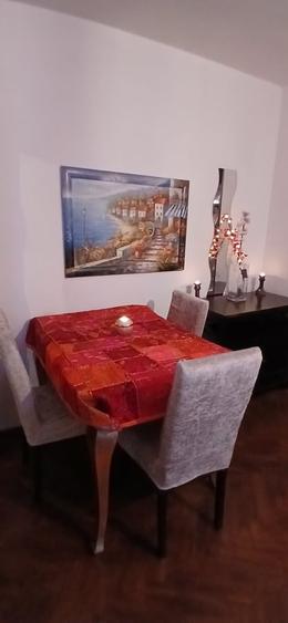 Apartament cu 3 camere semidecomandat, mobilat în Victoriei