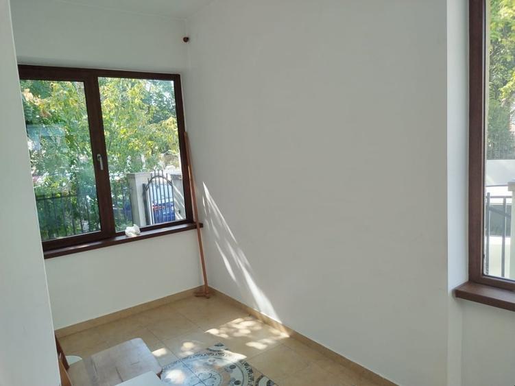 Apartament cu 3 camere decomandat în Banu Manta