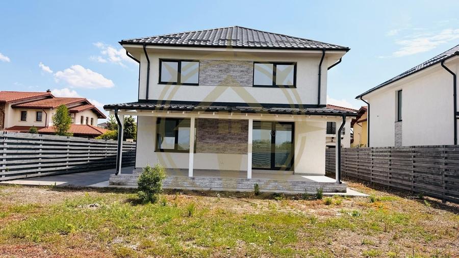 Casă cu 5 camere cu Canalizare în Corbeanca
