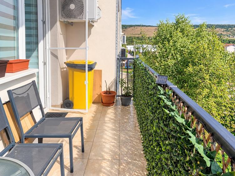 Apartament cu 3 camere semidecomandat, mobilat în Florești