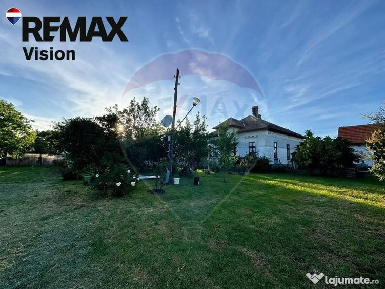 Casă cu 5 camere cu Teren 9500 Mp în Catane