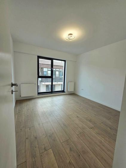 Apartament cu 4 camere decomandat în Dobroești