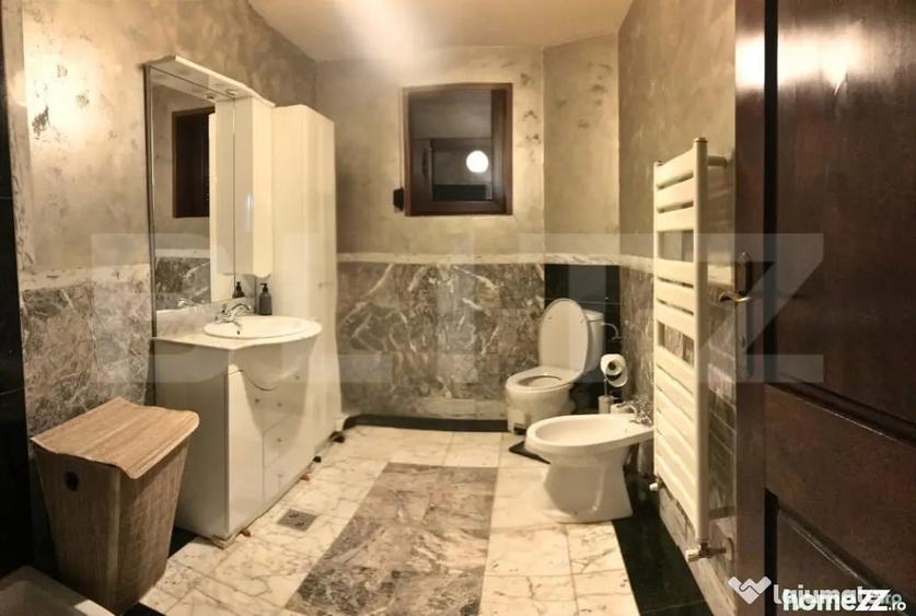 Casă cu 8 camere cu Teren 774 Mp în Central
