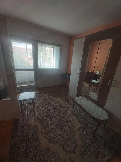 Garsonieră decomandată în Petros