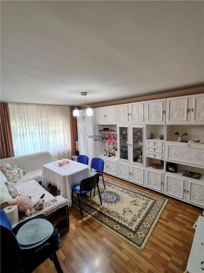 Apartament cu 3 camere decomandat în Colentina