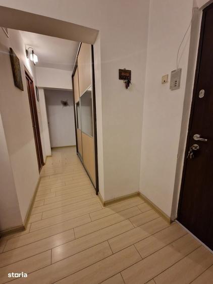 Apartament cu 2 camere decomandat în Calea București