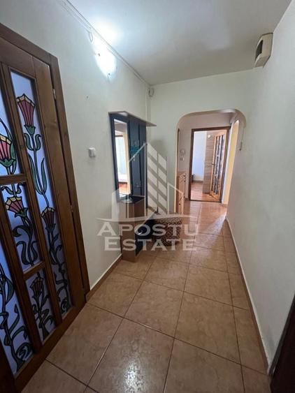 Apartament cu 3 camere decomandat, mobilat în Girocului