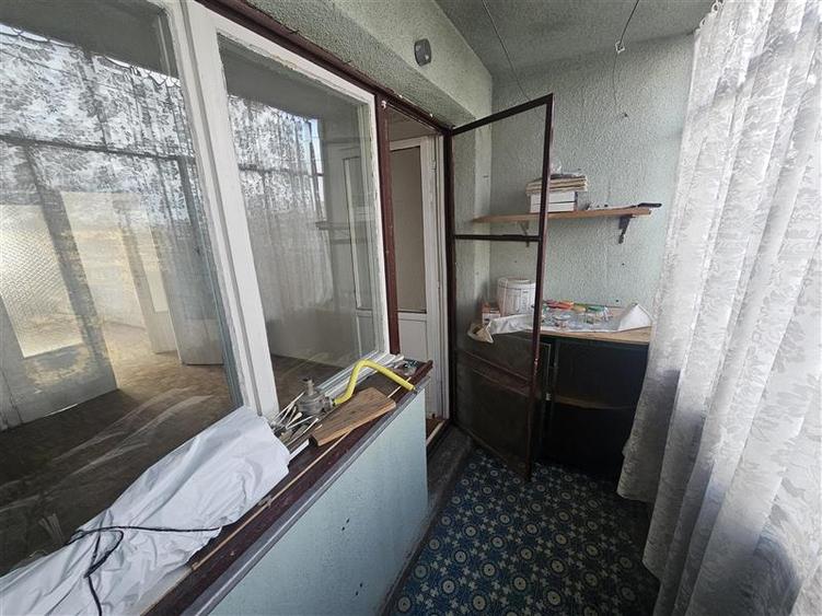 Apartament cu 3 camere semidecomandat în Micro I