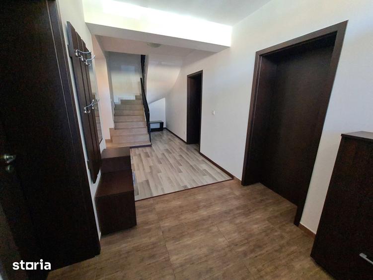 Casă cu 6 camere cu Teren 300 Mp în Dumbrăvița