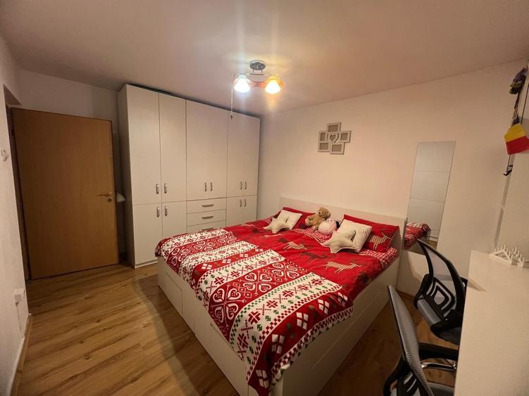 Apartament cu 3 camere decomandat în Micro 5