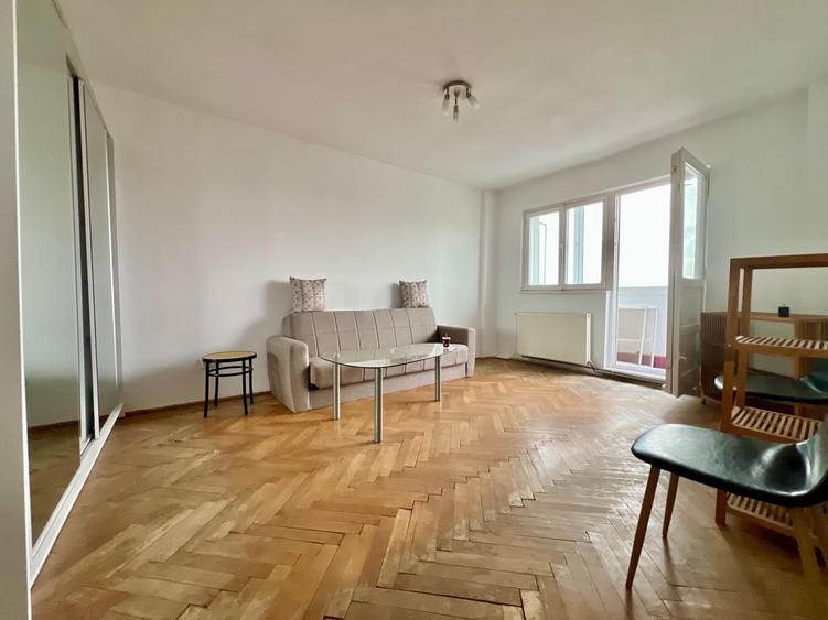 Apartament cu 3 camere decomandat, mobilat în Dacia