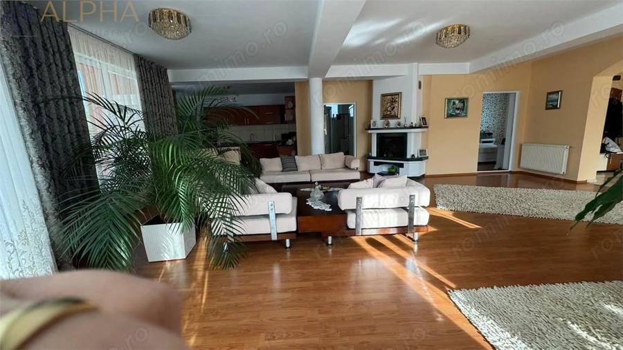 Casă cu 6 camere cu Teren 645 Mp în Unirea