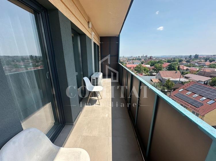 Apartament cu 3 camere semidecomandat, mobilat în Bulgaria