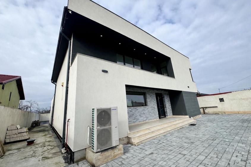 Casă individuală cu 4 camere cu Piscina în Cernica