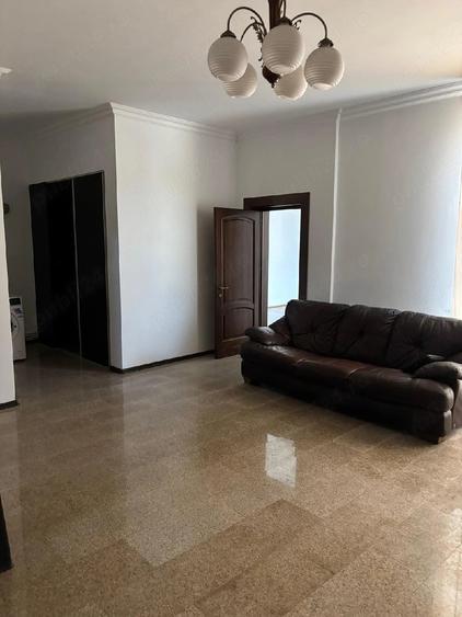 Casă cu 6 camere cu Teren 200 Mp în Tomis II