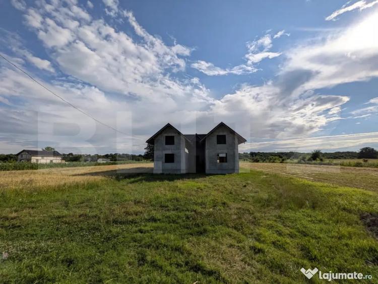 Casă cu 7 camere cu Teren 7500 Mp în Central