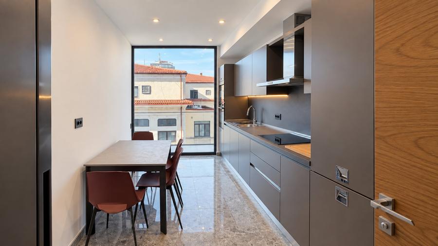 Apartament cu 4 camere, mobilat în Primăverii