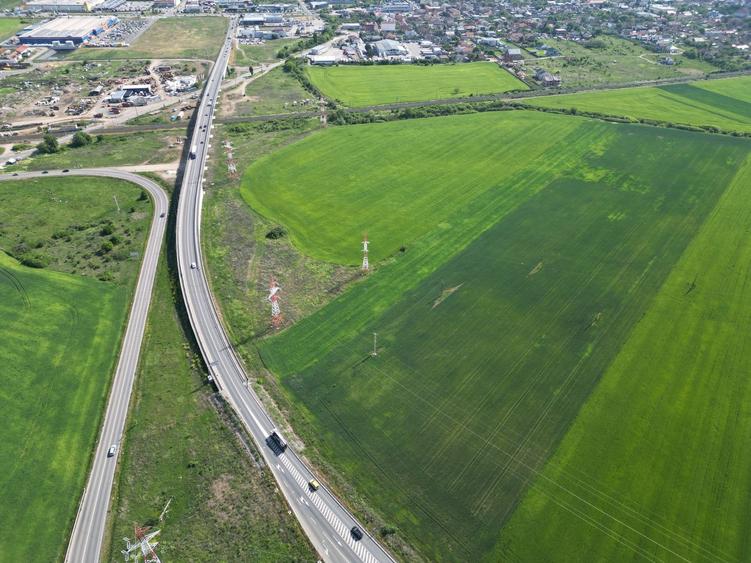 Teren agricol extravilan de 28089 mp, în Nord