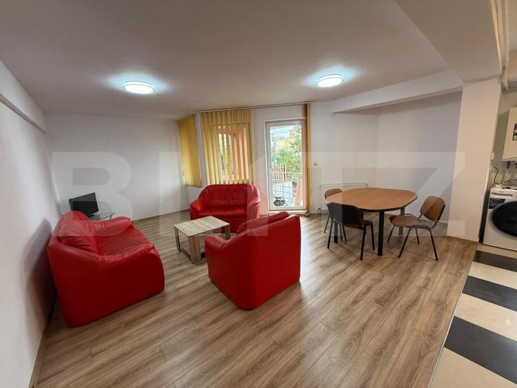 Apartament cu 3 camere semidecomandat, mobilat în Zorilor