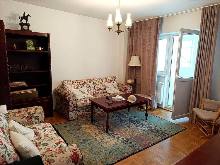 Apartament cu 3 camere decomandat în Dristor