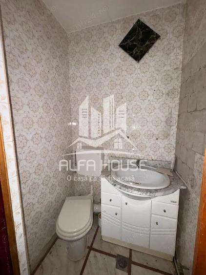 Apartament cu 4 camere semidecomandat în Central