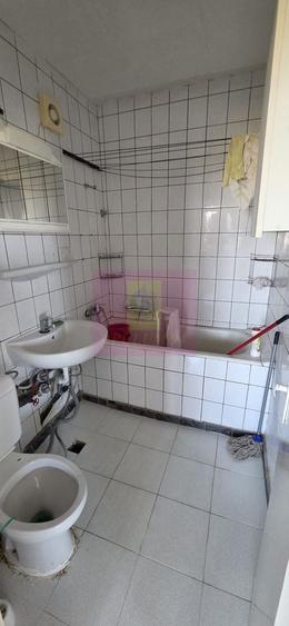 Apartament cu 3 camere semidecomandat în Cablul Românesc