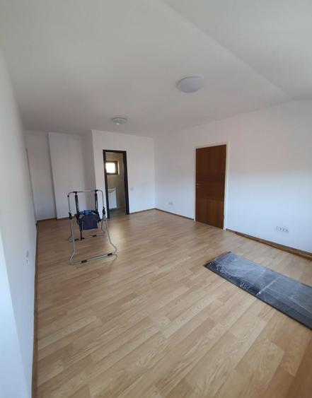 Spațiu comercial, de 20 mp, în Trocadero