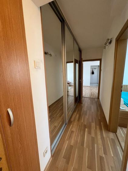 Apartament cu 3 camere semidecomandat, mobilat în Iancului