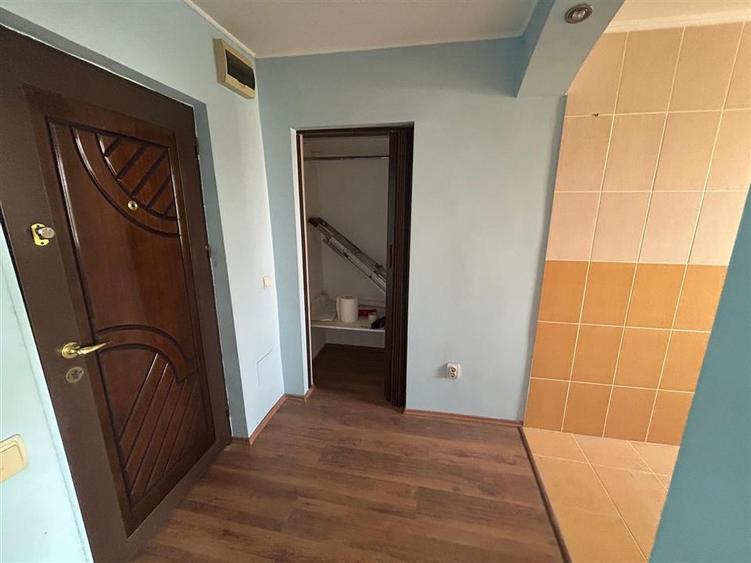 Apartament cu 3 camere semidecomandat în Sud