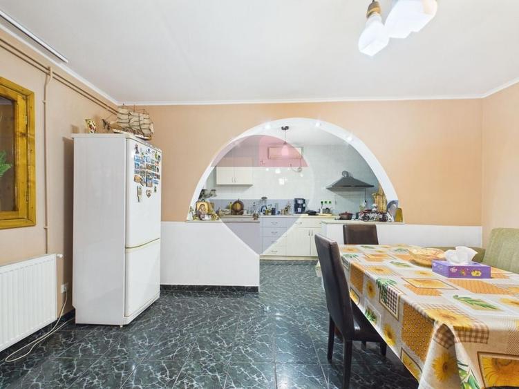 Casă individuală cu 3 camere cu Teren 414 Mp în Central