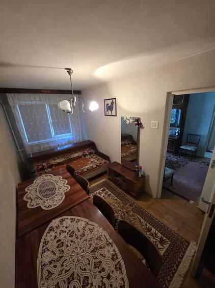 Apartament cu 3 camere semidecomandat în Micro 38