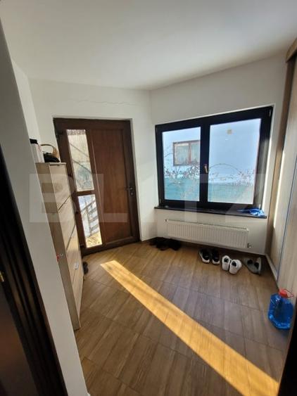 Casă individuală cu 5 camere cu Canalizare în Central