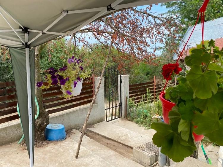 Casă individuală cu 3 camere cu Canalizare în Izvor