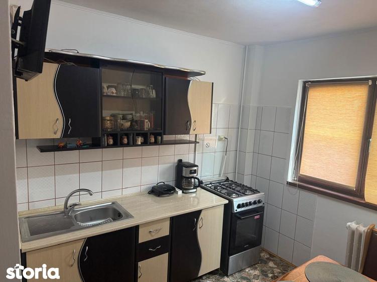 Apartament cu 3 camere decomandat în Tineretului