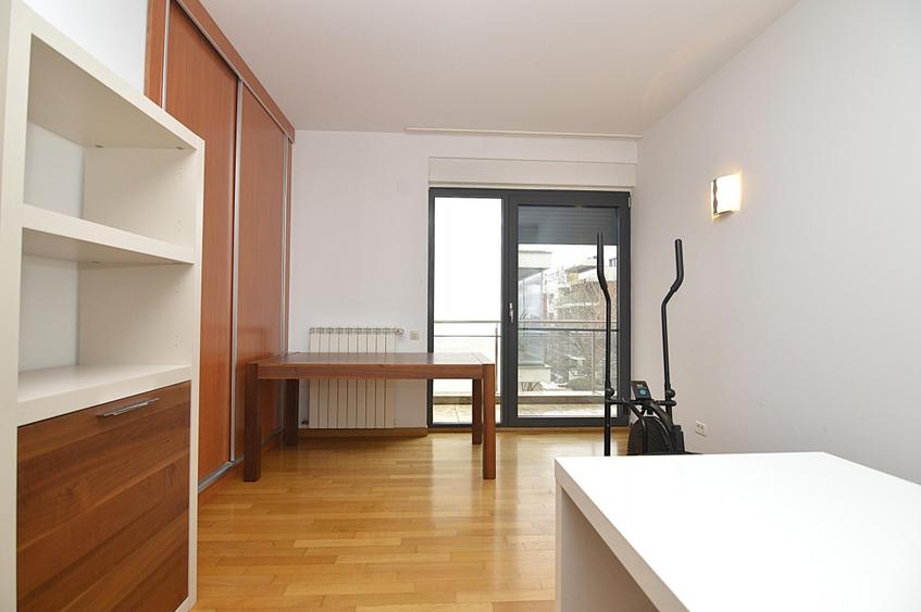 Apartament cu 5 camere decomandat, mobilat în Dorobanți