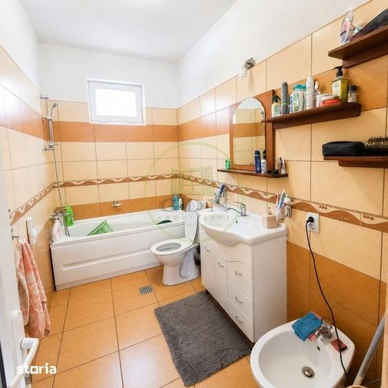 Casă cu 6 camere cu Teren 1100 Mp în Central