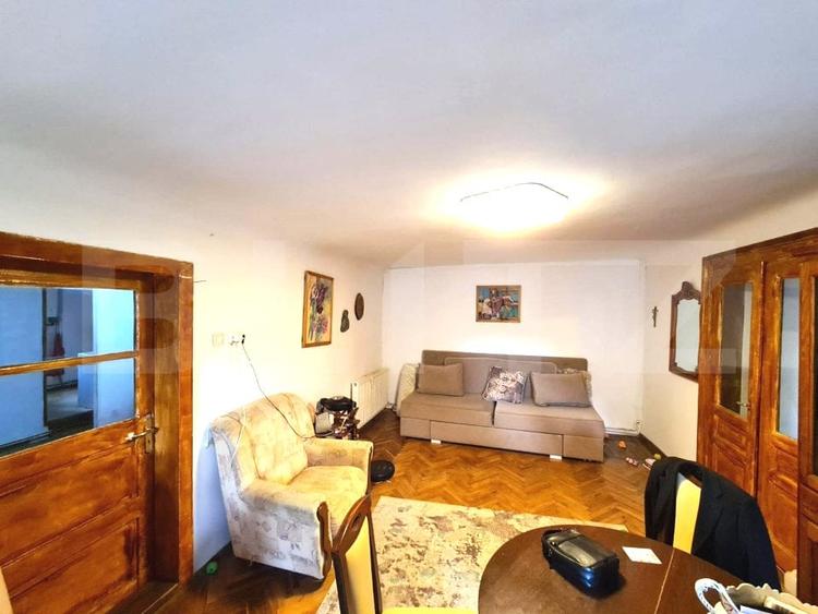 Apartament cu 3 camere semidecomandat în Centrul Istoric
