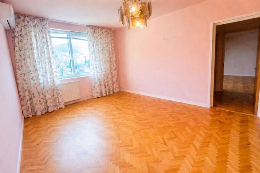 Apartament cu 2 camere semidecomandat în Centrul Civic
