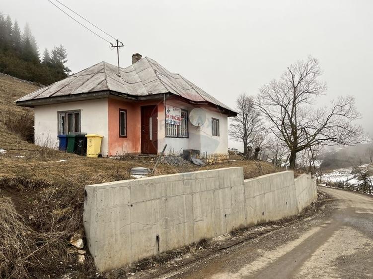 Casă cu 1 camere cu Teren 3808 Mp în Fundata