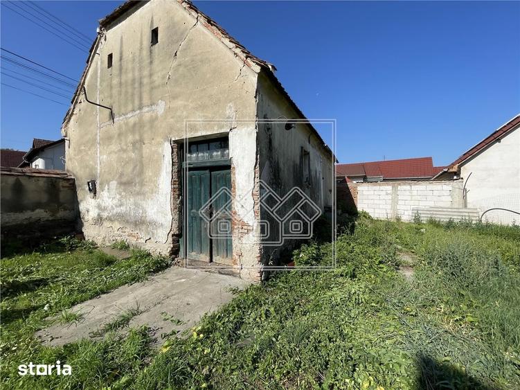 Casă cu 2 camere cu Teren 2162 Mp în Central