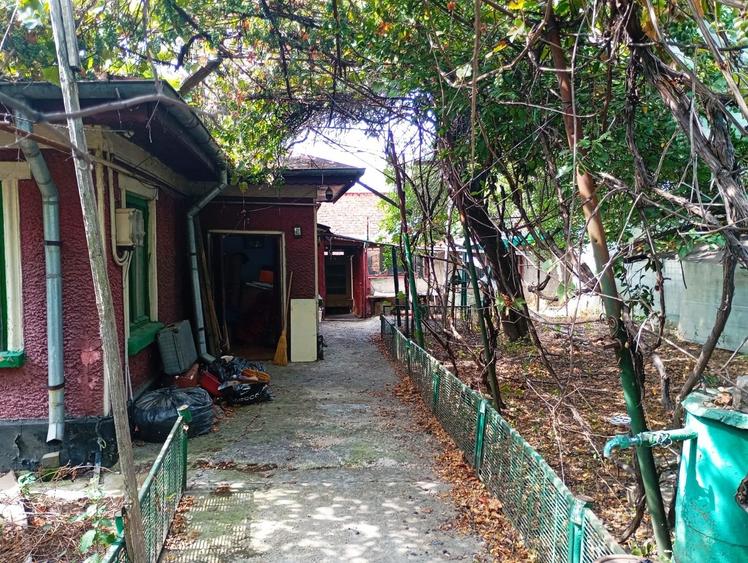Casă cu 4 camere cu Garaj în Colentina