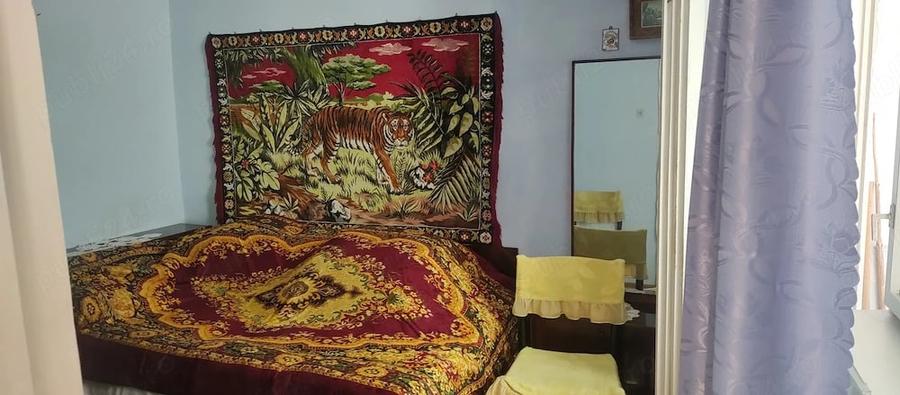 Apartament cu 3 camere semidecomandat, mobilat în Central