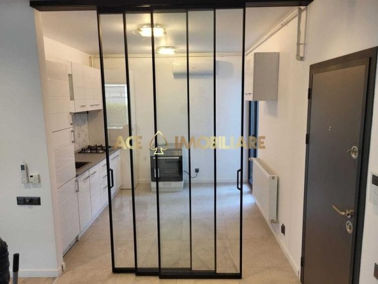 Apartament cu 3 camere semidecomandat, mobilat în Voluntari