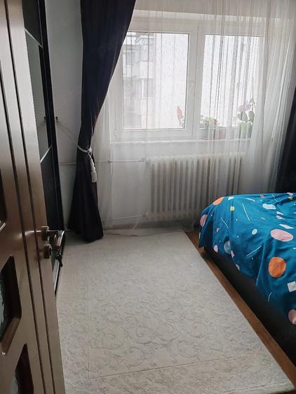 Apartament cu 3 camere decomandat în Exterior Vest