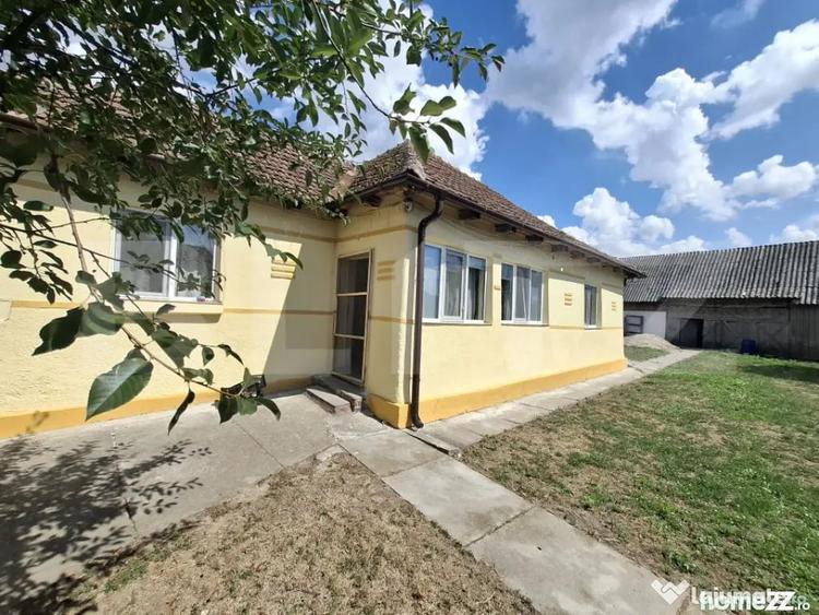 Casă cu 2 camere cu Teren 2880 Mp în Gelu