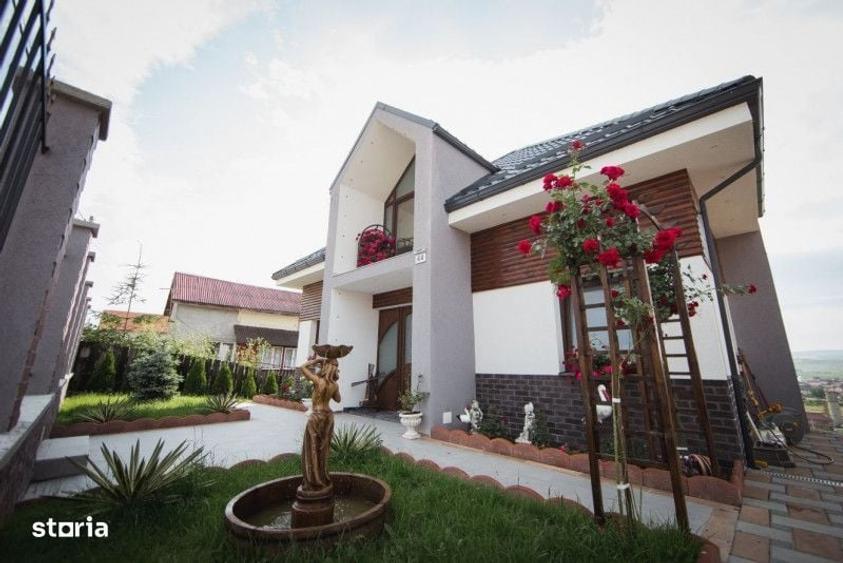 Casă cu 4 camere în Sânnicoară